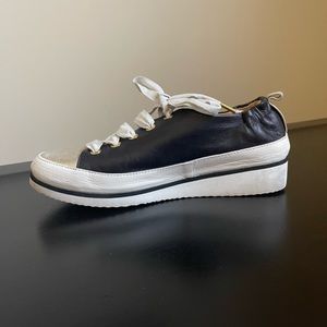 Ron White sneaker